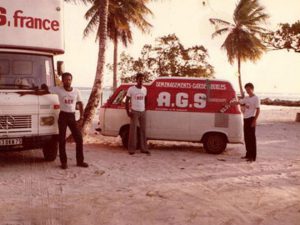 Truck and staff of AGS Movers Guadeloupe / Camion et employés d'AGS Déménagement Guadeloupe